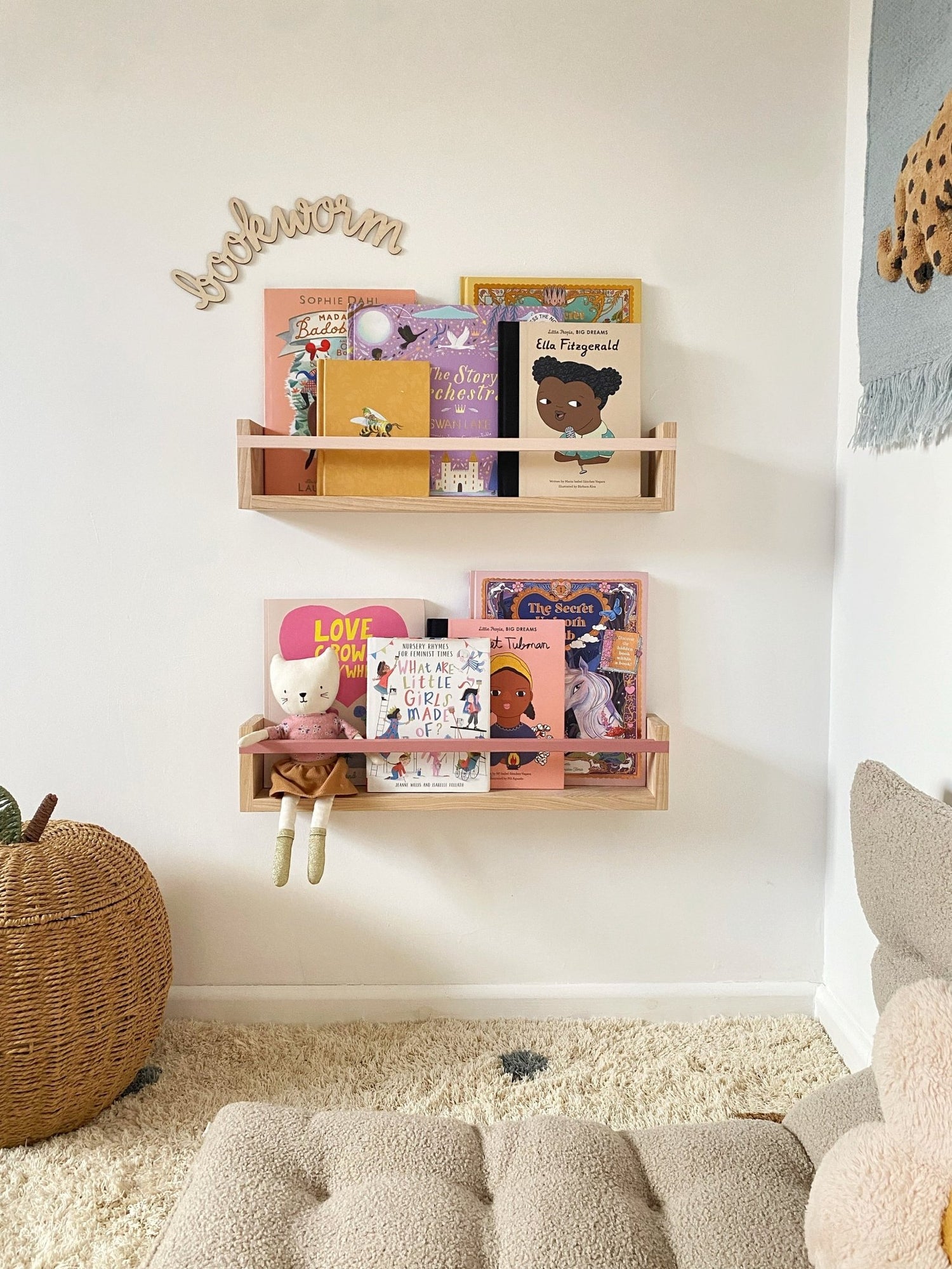 Autumns Corner - The Bookshelf - Autumns Corner