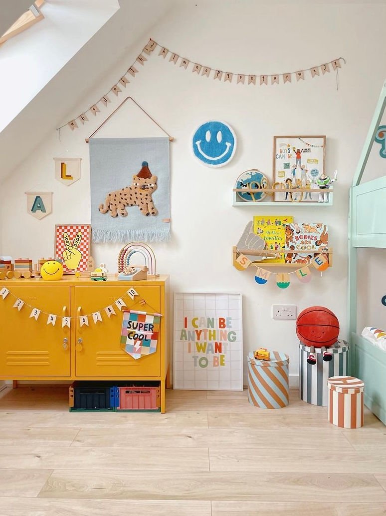 Autumns Corner - The Colour Pop Bookshelf - Autumns Corner