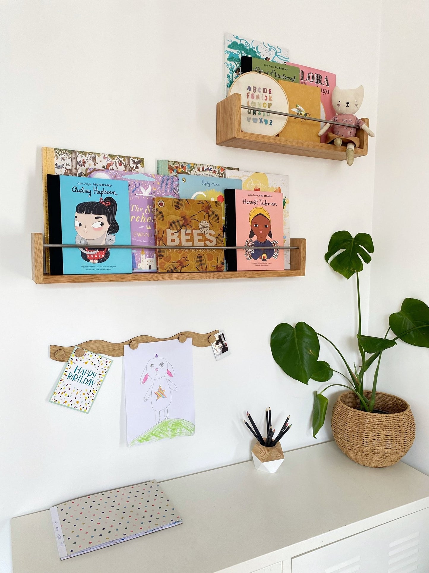 The Art Display Bar - Wavy - Oak - Autumns Corner