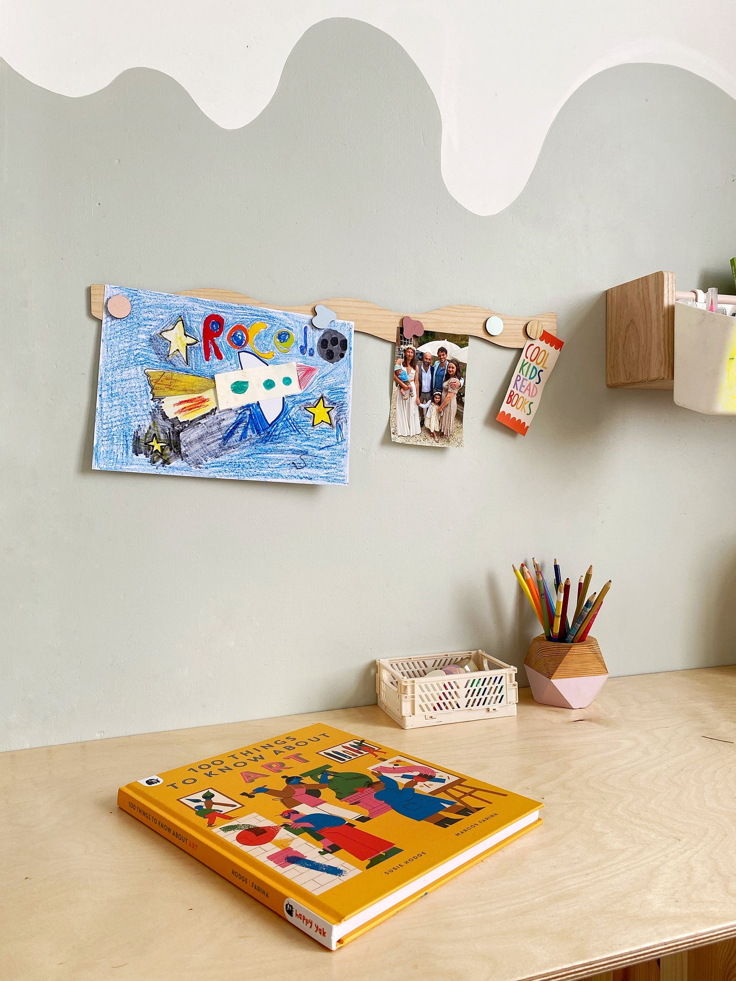The A.C Magnetic Display Bar