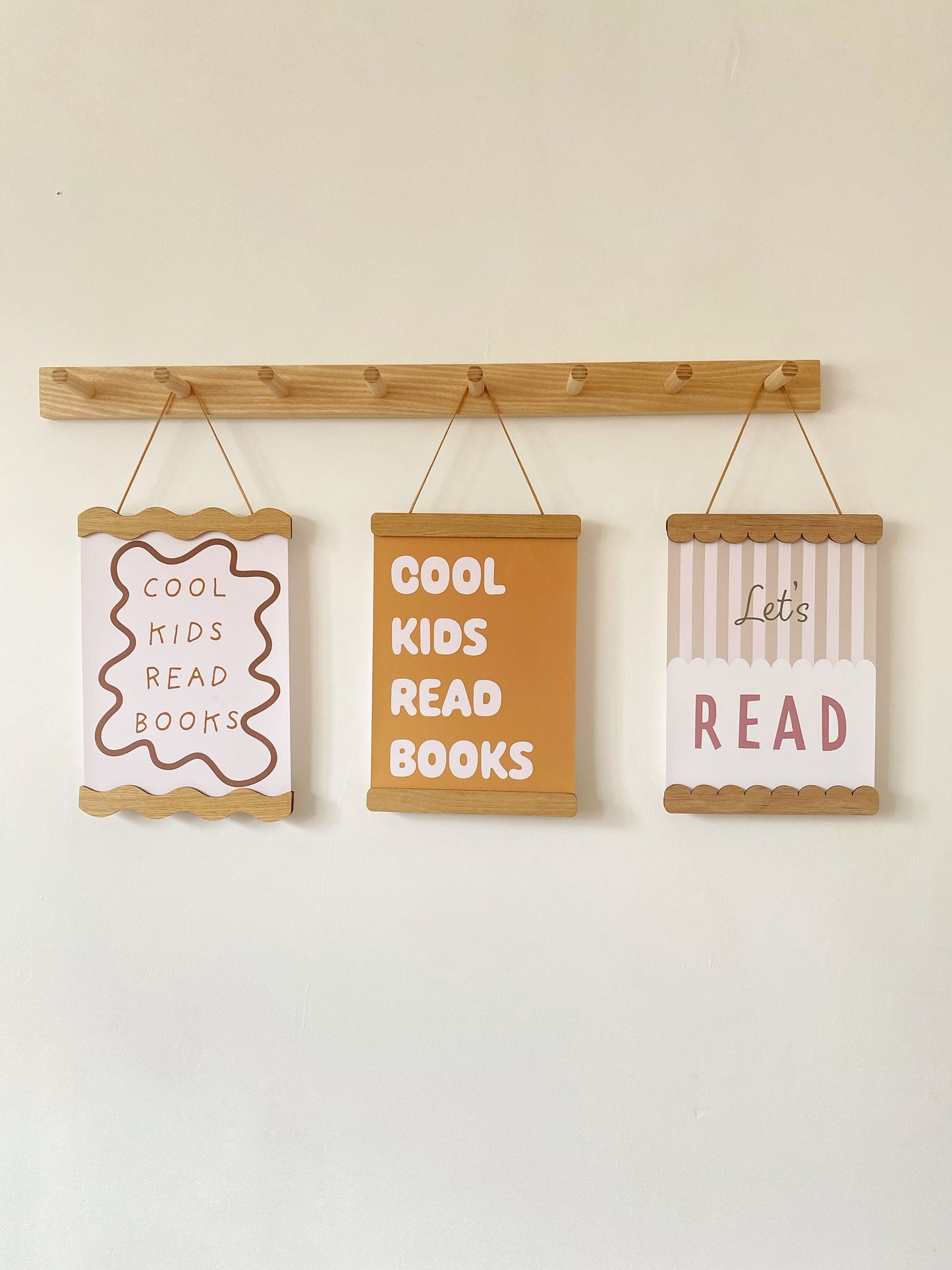 Scalloped Oak Magnetic Picture Frame
