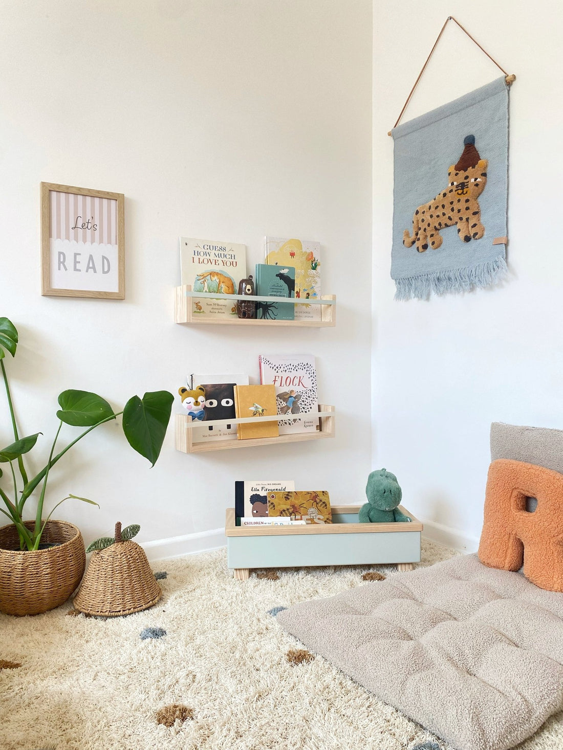 Children's reading corner with Bookshelf Classic shelves, a READ print and a wall hanging